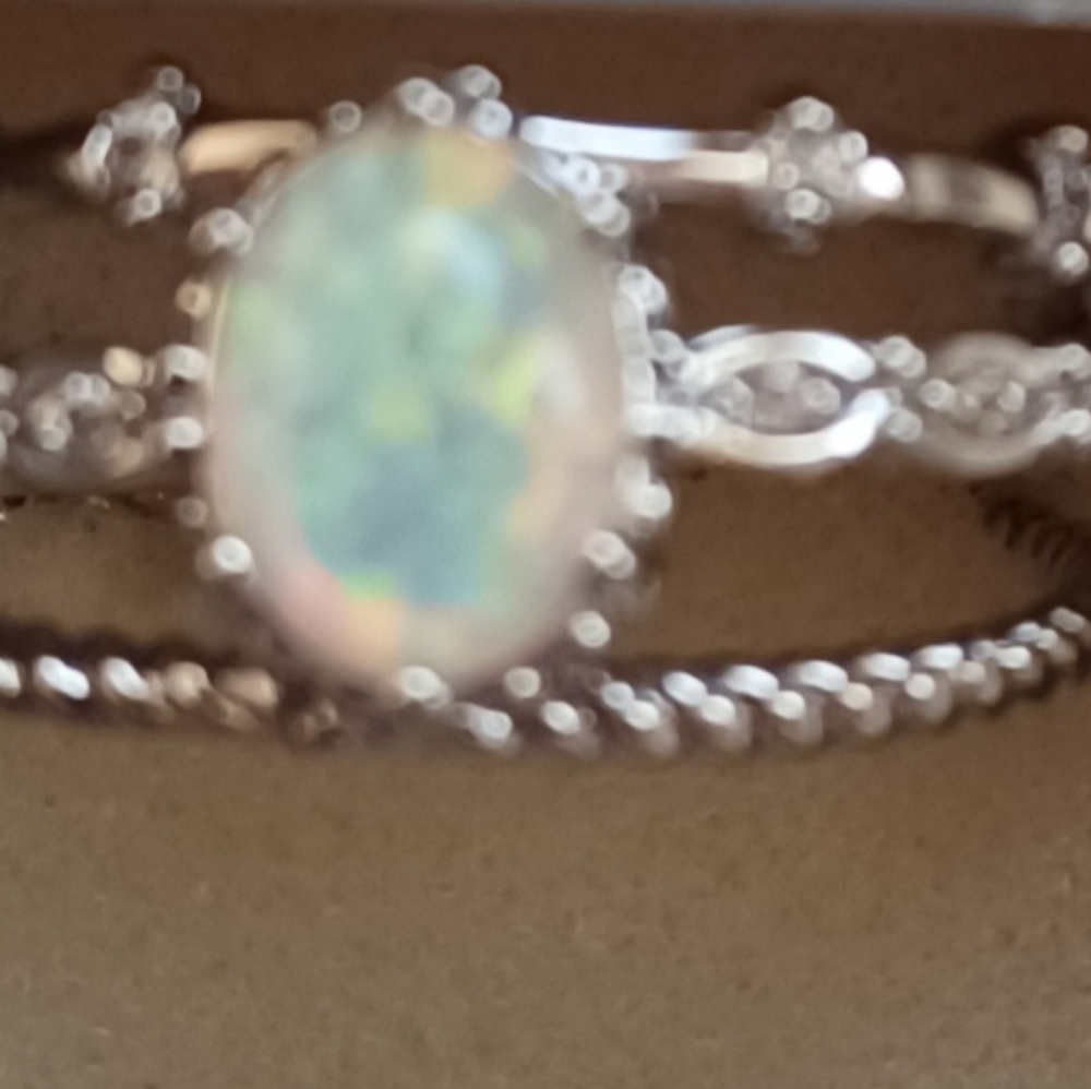 NIB FINE SILVER PLATED CZ FAUX OPAL 3 RING BAND RING SIZE 9. - Picture 2 of 3